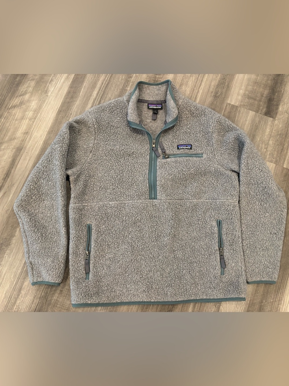 Patagonia Women’s Light Gray Sherpa Pullover with Teal Trim